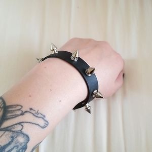 Thin, spiked bracelet cuff